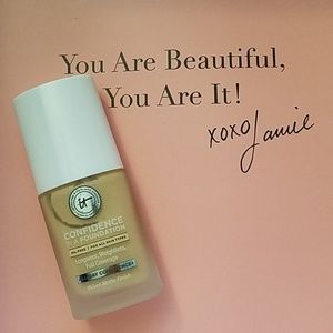 It Cosmetics Confidence in a Foundation.